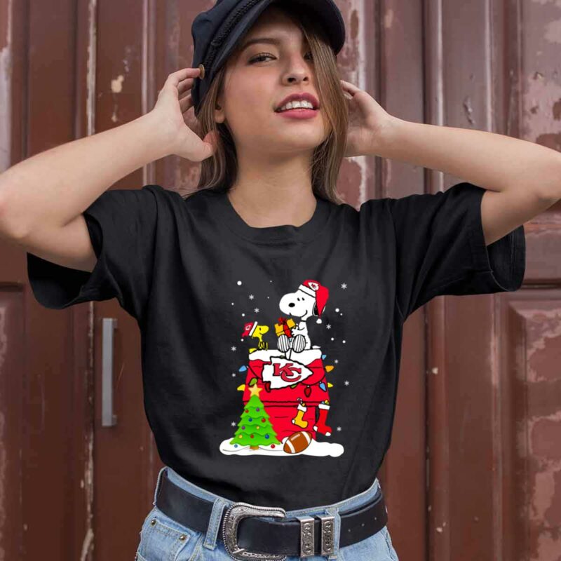 A Happy Christmas With Kansas City Chiefs Snoopy 0 T Shirt