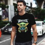 Baby Yoda Loves the Philadelphia Eagles Star Wars 0 T Shirt