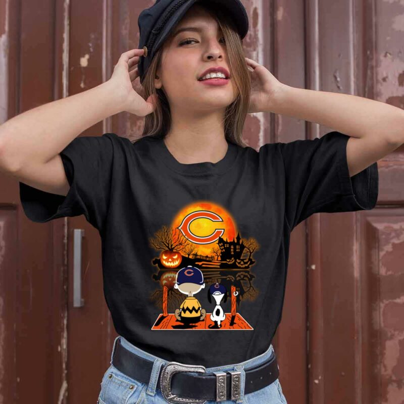 Charlie Brown And Snoopy Watching Chicago Bears Halloween 0 T Shirt