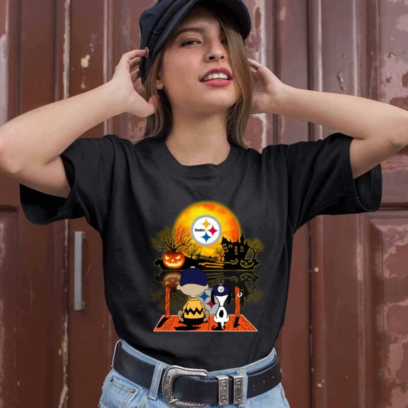 Charlie Brown And Snoopy Watching Pittsburgh Steelers Halloween 0 T Shirt