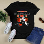 Charlie Snoopy High Five Cincinnati Bengals Win 2 T Shirt