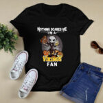 Jack Skellington nothing scares me Im a Minnesota Vikings fan 4 T Shirt