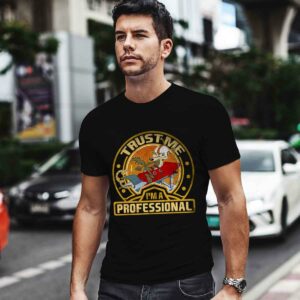 Looney Tunes Wile E Coyote Trust Me Im a Professional 0 T Shirt