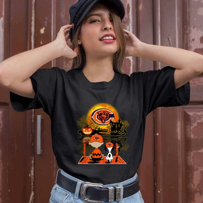 Snoopy And Charlie Brown Pumpkin Chicago Bears Halloween 0 T Shirt